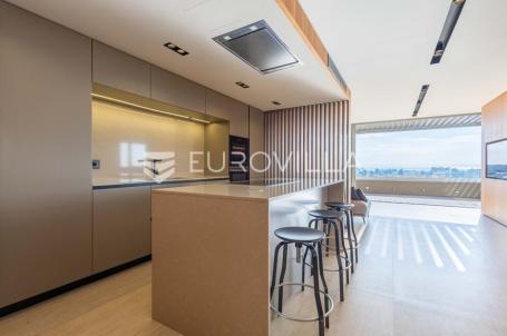 Istra, Novigrad, luksuzan penthouse 135 m², dvije spavaće sobe, pogled na more, parking