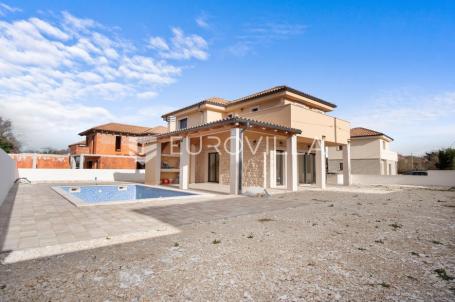 ISTRA, Svetvinčenat, Cukrići, vila 155 m², terasa s ljetnom kuhinjom, bazen, 2 parkirna mjesta