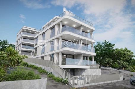Trogir, dvosoban stan s krovnom terasom, prvi red