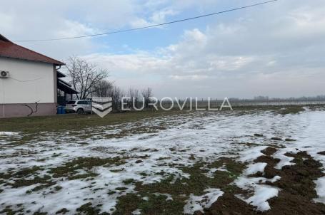 Đakovo, građevinsko zemljište, fronta 15 metara