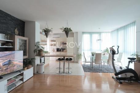 Osijek, Retfala, prodaje se 3 soban stan površine 92 m², 4. kat