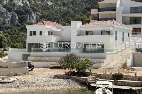 Sevid, novoizgrađena luksuzna vila s bazenom, prvi red do mora