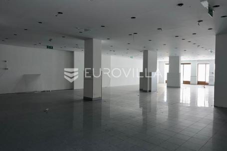 Đakovo, Centar, prostrani poslovni prostor 444 m²