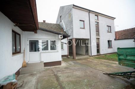 Satnica Đakovačka, 2 kuće 300 m² i 146 m², odlična investicija