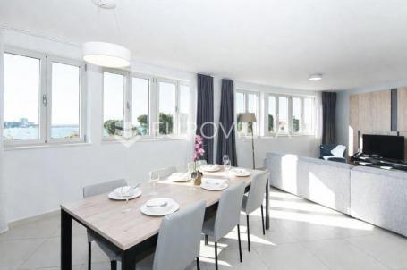Istra, Umag, opremljen penthouse, velika terasa, pogled na more