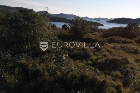 Telašćica, poljoprivredno zemljište s pogledom na more