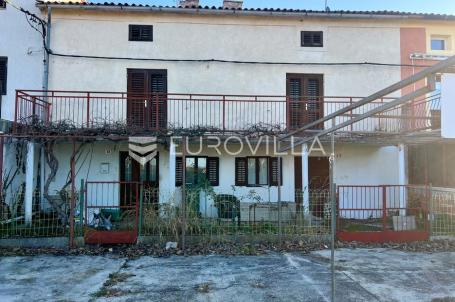 Istra, Novigrad okolica, kuća u nizu za adaptaciju na mirnoj lokaciji