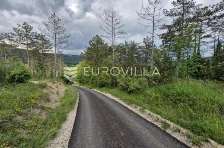 Buzet, Črnica, građevinsko zemljište 1920 m²