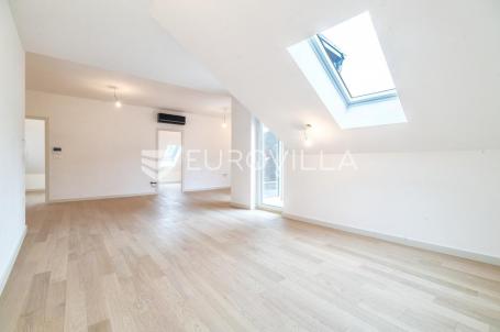 Samobor, Centar, Prekrasan novouređen trosoban stan, 84 m²