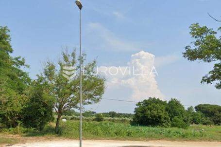 Savudrija, građevinsko zemjište 500 m od mora, prilika za investore