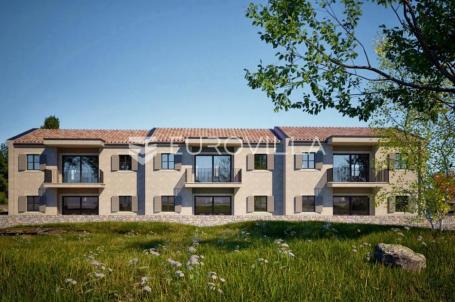 Istra, Rovinj, okolica Putini, dvosoban stan 65.72 m² s natkrivenom terasom i vrtom