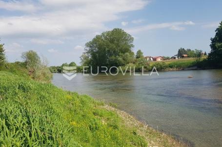 Ozalj, građevinsko zemljište 1500 m² uz rijeku Kupu, jedinstvena lokacija