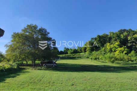 Požega, Novo Selo, dva zemljišta za odmor s objektima