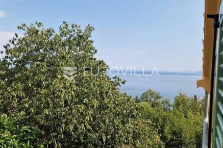 Opatija, Volosko, stan u obnovljenoj staroj vili u Volosku, 200 m od mora. 