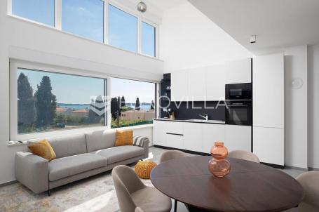 Fažana, novogradnja, luksuzni penthouse s pogledom na more, 200 m od plaže