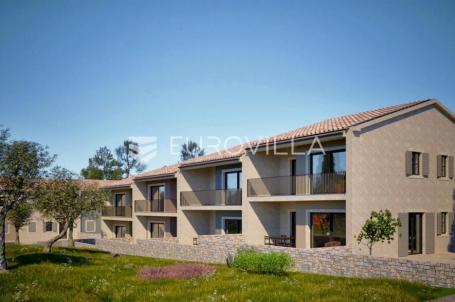 Istra, Rovinj, okolica Putini, dvosoban stan 65.72 m² s natkrivenom terasom i vrtom