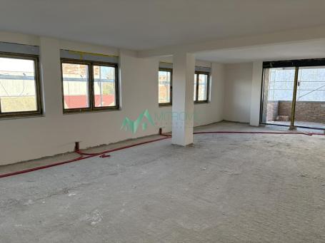 Lux četvorosoban stan na Salajci-108m2