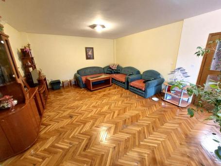 Novi Sad - Nova detelinara, prodaje se trosoban stan ( trenutno funkcioniše kao troiposoban ) od 99m