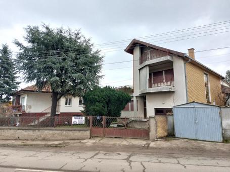 Sremska Kamenica – na prodaju  spratna porodična kuća od 300m² + pomoćni objekat 78m², plac od 500m2