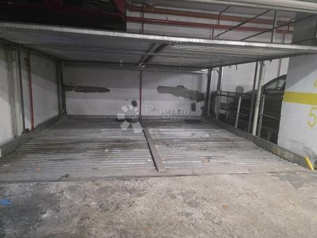Cara Dušana, parking mesto u garaži, 13 m2