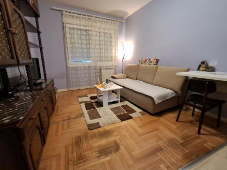 Dvosoban stan u funkciji dve garsonjere - nadomak centra 