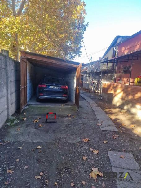 ODLIČNA GARAŽA ZA DVA MESTA U TEMERINSKOJ ULICI
