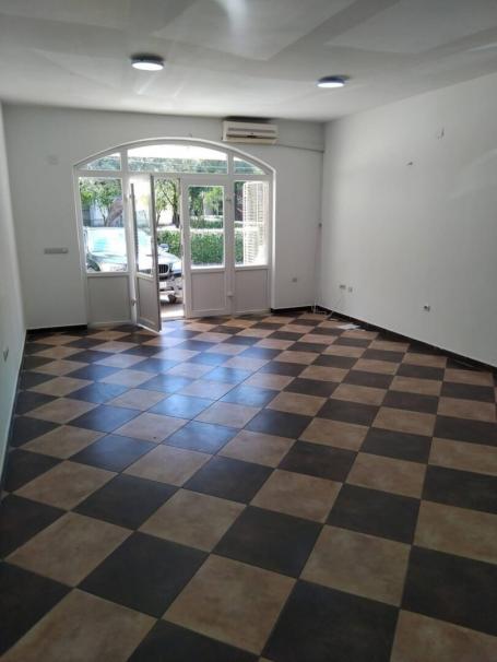 Izdavanje, Poslovni prostor, 40m2 , Seljanovo