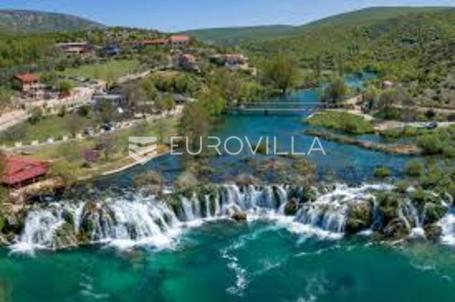 Zadar, Obrovac, građevinsko zemljište s pogledom na slapove Zrmanje