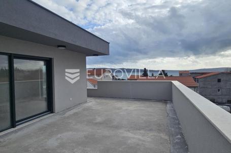 Kaštela penthous s pogledom na more, trosoban stan 148,6 m², garaža za dva automobila