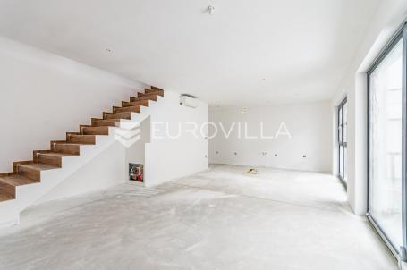 Varaždin, Centar četverosoban stan površine 138,70 m²