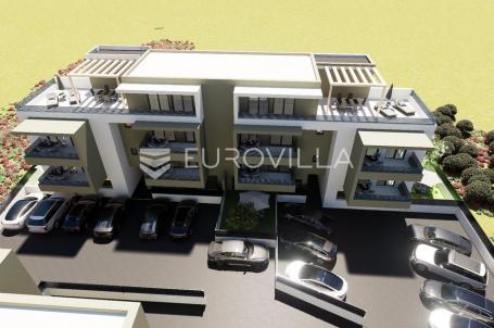 Trogir, dvosoban stan na prvom katu s balkonom
