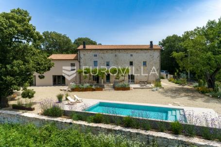 Istra, Labin, Šumber, unikatna samostojeća villa na velikoj okućnici s pogledom