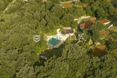 Istra, Pula, kuća za odmor s vlastitom šumom
