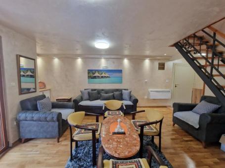 2-Zimmer-Duplexwohnung im Zentrum von Budva zum Verkauf