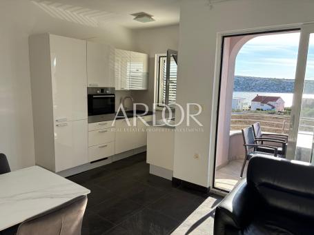 Otok Rab, Barbat, apartman sa terasom i pogledom na more