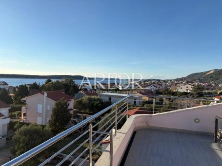 Otok Rab, Barbat, dvoetažni stan sa prekrasnim pogledom