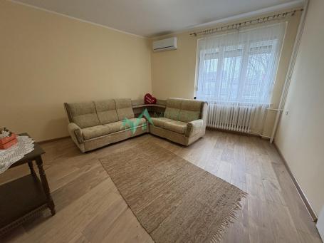 Četvorosoban u centru Sremskih Karlovaca
