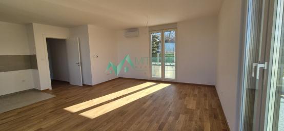 Sremska Kamenica -  Četvorosaoban stan sa pogledom na Novi Sad 92m2 + GRATIS parking mesto  