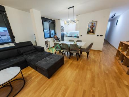 Telep, urbana vila-87m2+30m2 terasa, parking, troiposoban ! 