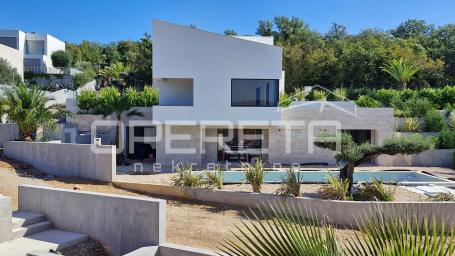 OTOK KRK – MALINSKA
LUKSUZNA VILA U EKSKLUZIVNOM RESORTU, 1 KM OD MORA