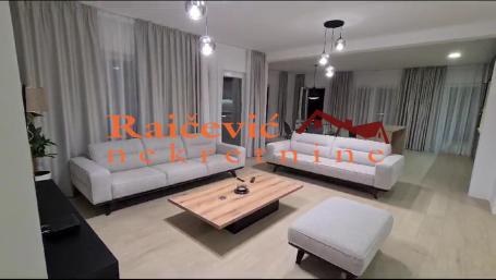 SAVSKI VENAC DEDINJE 180m2 , T ,900000e