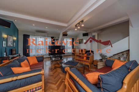 ZEMUN KARADJORDJEV TRG 158m2 , 350000e