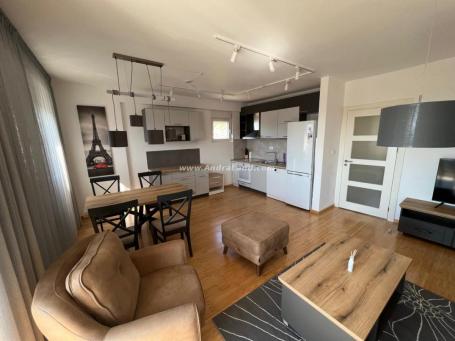 Na prodaju dvosoban stan površine 71m² u naselju Ilino, Bar