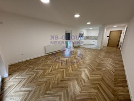 Komforan i prostran nov četvorosoban stan. 