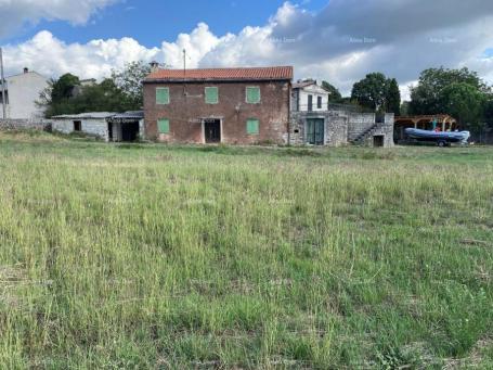 Građevinsko zemljište Kanfanar, Građevinsko zemljište 2.450 m² sa starom kamenom kućom i pogledom na