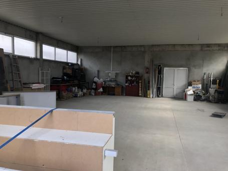 ZEMUN BATAJNICA 210m2 , 850e