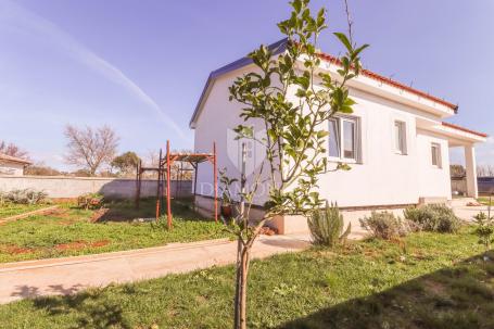 Pula: Kuća 90 m² s okućnicom