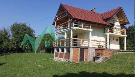 Prodaja 2 kuće i placa ukupne površine 11850m2  u Vrdniku 