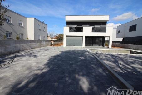 SAMOSTOJEĆA VILA U ZATONU - MIRAN PREDIO