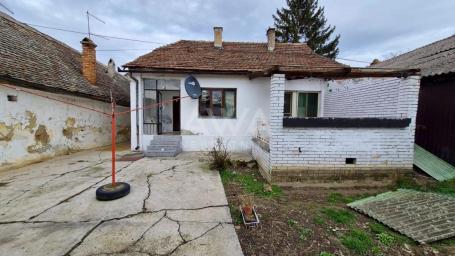 Kuća u Odžacima – 106m², plac 553m², garaža, nameštaj uključen